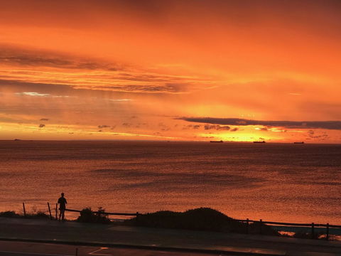 Cottesloe Beachfront Ocean View Apartment - Accommodation Brisbane 14