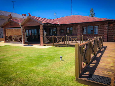 The Compass Beach House - Accommodation Brisbane 5