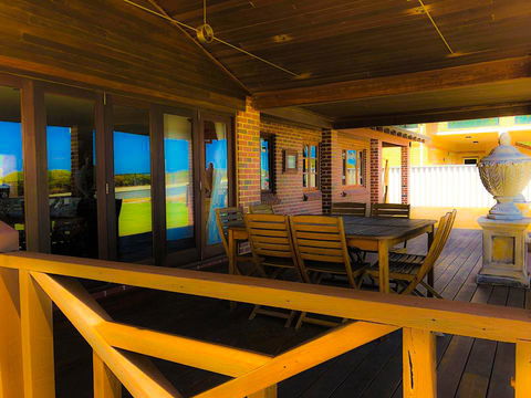 The Compass Beach House - Accommodation Brisbane 8