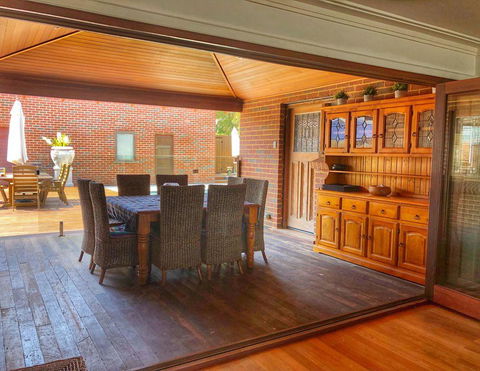 The Compass Beach House - Accommodation Brisbane 10