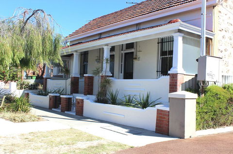 Captain\'s Heritage Cottage - Central Fremantle 2 Bedroom Historic Cottage - Accommodation Brisbane 0