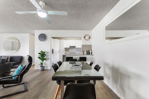 Laman Lodge, Unit 2, 15 Laman Street - Accommodation Brisbane 5