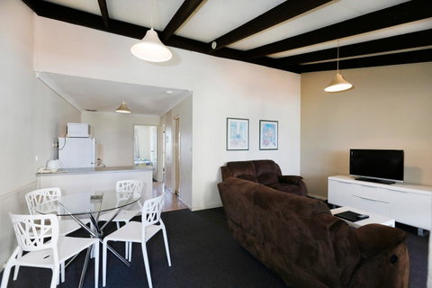 West Beach Lagoon 123 - Location & Views!!! - Accommodation Brisbane 8