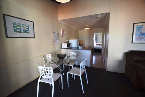 West Beach Lagoon 123 - Location & Views!!! - Accommodation Brisbane 7