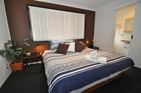 Beachfront Apartments - Accommodation Brisbane 8