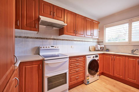 Bright And Spacious Family Home With Leafy Deck - Accommodation Brisbane 17