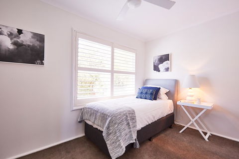 Bright And Spacious Family Home With Leafy Deck - Accommodation Brisbane 24