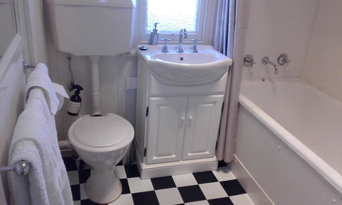 182 Anson Street - Accommodation Brisbane 5