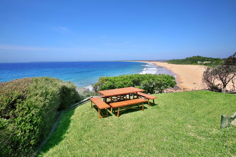 Neptune I Absolute Beachfront I Stunning Views - Accommodation Brisbane 32