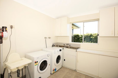 Neptune I Absolute Beachfront I Stunning Views - Accommodation Brisbane 25