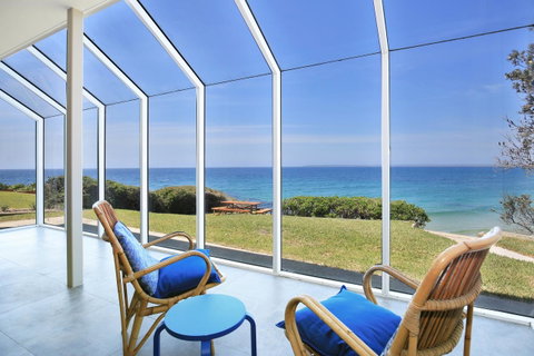 Neptune I Absolute Beachfront I Stunning Views - Accommodation Brisbane 1