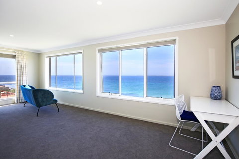 Neptune I Absolute Beachfront I Stunning Views - Accommodation Brisbane 12