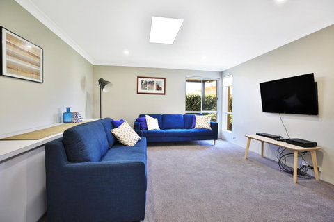 Neptune I Absolute Beachfront I Stunning Views - Accommodation Brisbane 7