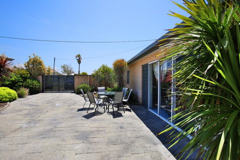 Neptune I Absolute Beachfront I Stunning Views - Accommodation Brisbane 28