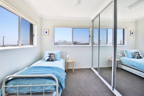 Neptune I Absolute Beachfront I Stunning Views - Accommodation Brisbane 14