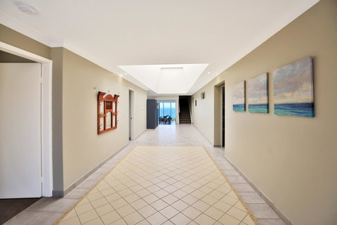 Neptune I Absolute Beachfront I Stunning Views - Accommodation Brisbane 23