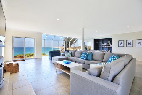 Neptune I Absolute Beachfront I Stunning Views - Accommodation Brisbane 0