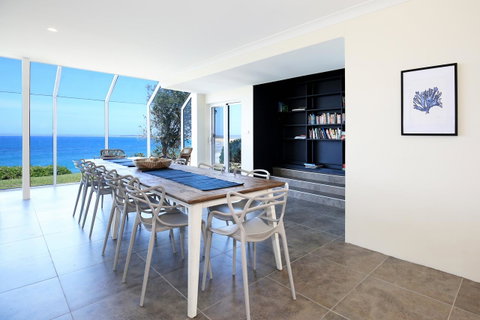 Neptune I Absolute Beachfront I Stunning Views - Accommodation Brisbane 6