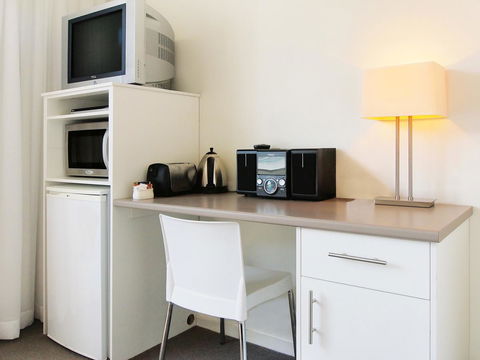 Oaks Nelson Bay Lure Suites - Accommodation Brisbane 12