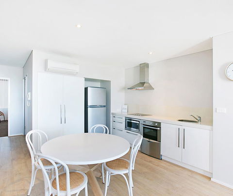 Oaks Nelson Bay Lure Suites - Accommodation Brisbane 1