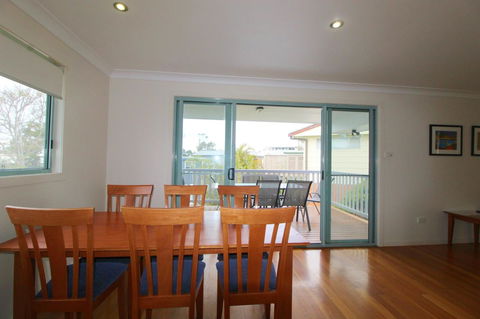 Anglesea, 17 Hodgson Street - Accommodation Brisbane 4