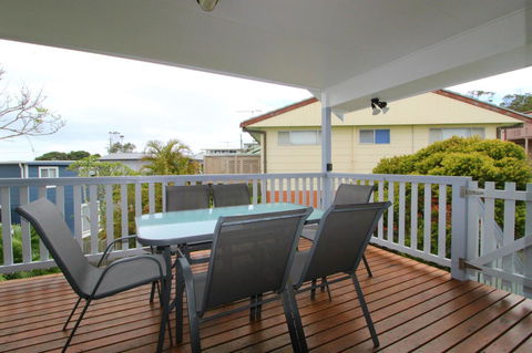 Anglesea, 17 Hodgson Street - Accommodation Brisbane 5