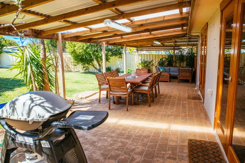 Sunbaker Pet Friendly Awards Finalist 4 Mins Walk To Culburra Beach - Accommodation Brisbane 0