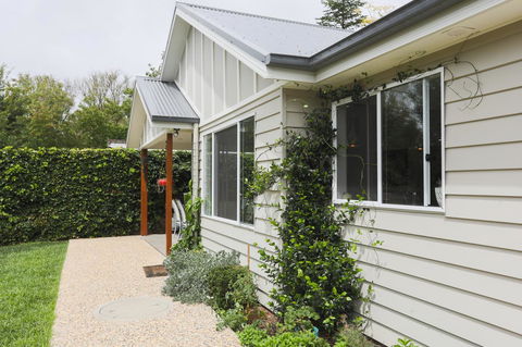 Armidale Cottage - House 2 - Accommodation Brisbane 2