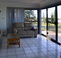 Oxley 8 at Tuncurry - Accommodation Brisbane