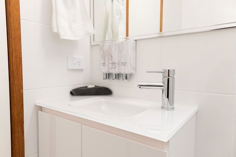 Sapphire Waters Motor Inn - Accommodation Brisbane 1