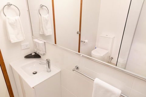 Sapphire Waters Motor Inn - Accommodation Brisbane 2