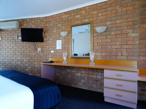 Sapphire Waters Motor Inn - Accommodation Brisbane 10