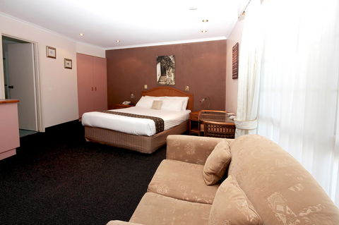 Sapphire Waters Motor Inn - Accommodation Brisbane 6