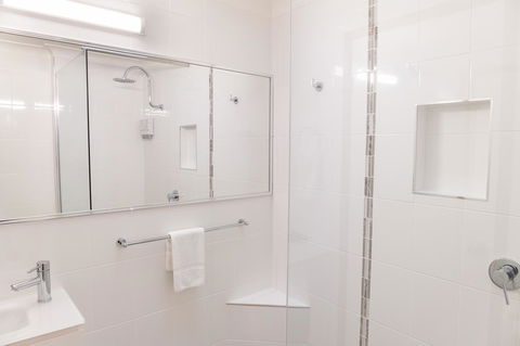 Sapphire Waters Motor Inn - Accommodation Brisbane 3