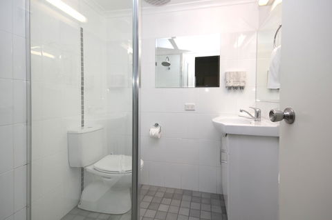 Sapphire Waters Motor Inn - Accommodation Brisbane 24