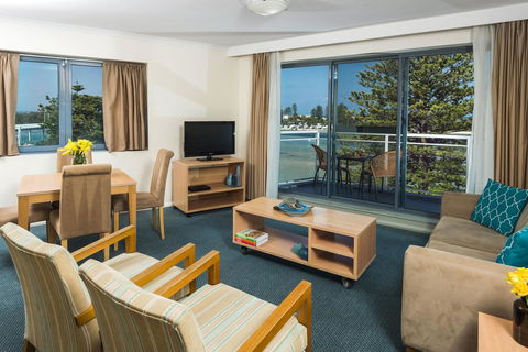 Oaks The Entrance Waterfront Suites - Accommodation Brisbane 2