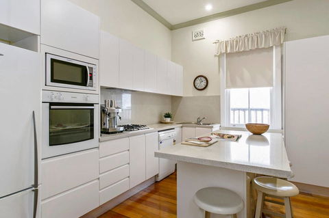Oversized 2 Bedroom Manly Beach House - Accommodation Brisbane 3