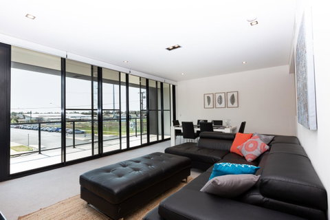 Brand New Executive Apartment - Accommodation Brisbane 2