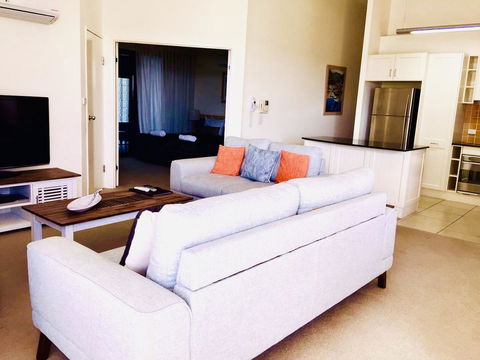 Boathouse Resort (Water Front) - Accommodation Brisbane 9