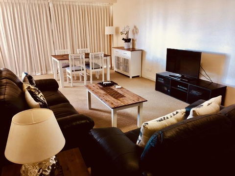 Boathouse Resort (Water Front) - Accommodation Brisbane 5