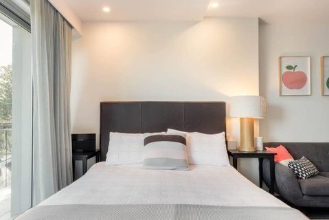 Scandi Beach Apartment - Accommodation Brisbane 2