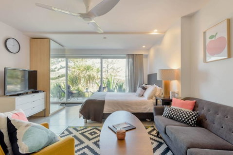 Scandi Beach Apartment - Accommodation Brisbane 3