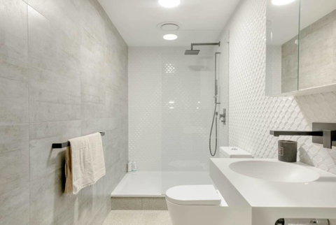 Scandi Beach Apartment - Accommodation Brisbane 4