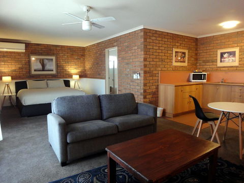 Summerhill Motor Inn - Accommodation Brisbane 35