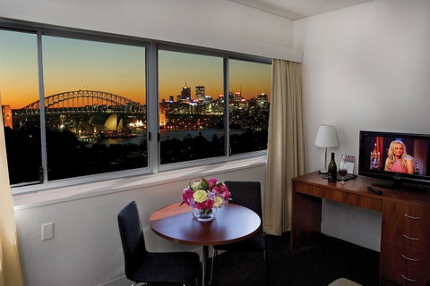 Macleay Hotel - Accommodation Brisbane 0