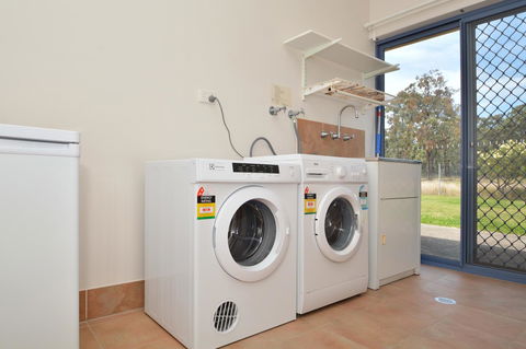 JE Guesthouse, Central To All The Hunter Valley Has To Offer - Accommodation Brisbane 38