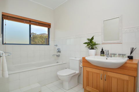 JE Guesthouse, Central To All The Hunter Valley Has To Offer - Accommodation Brisbane 23