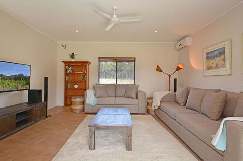 JE Guesthouse, Central To All The Hunter Valley Has To Offer - Accommodation Brisbane 3