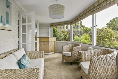 Summery, Spacious 4 Bed Home In Kurraba Point - Accommodation Brisbane 2