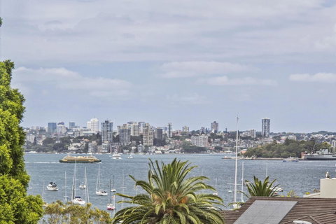 Summery, Spacious 4 Bed Home In Kurraba Point - Accommodation Brisbane 17